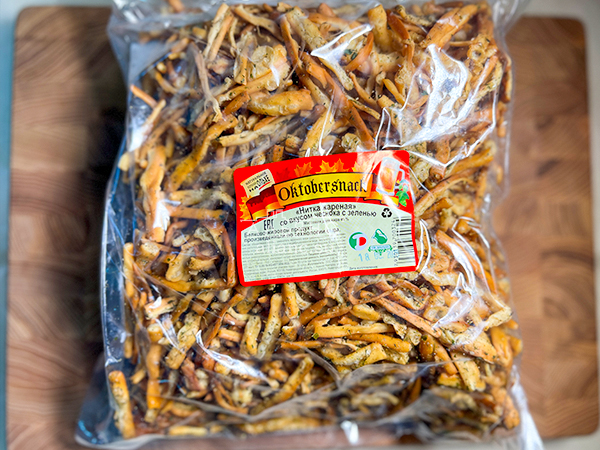 Нитка ЖАРЕНАЯ "Чеснок с зеленью" Oktobersnack 1 кг (сырный продукт) в Невинномысске
