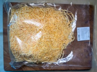 Продукт сырный ПАУТИНКА Oktobersnack КРАБ 1 кг: Сырный продукт ФЕРМЕРСКИЙ паутинка с паприкой