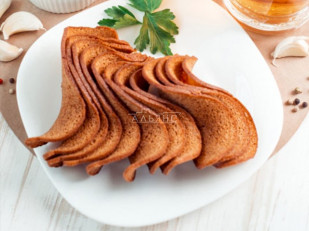 Снапсы с томатом и базиликом: Ресторанные гренки с сметаной и зеленью